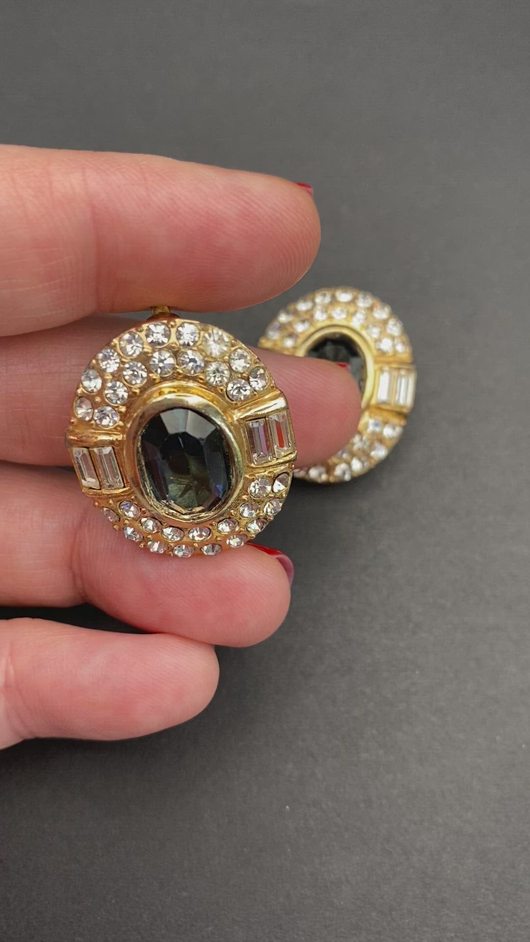 Runway Impressive 1980s Clip On Earrings