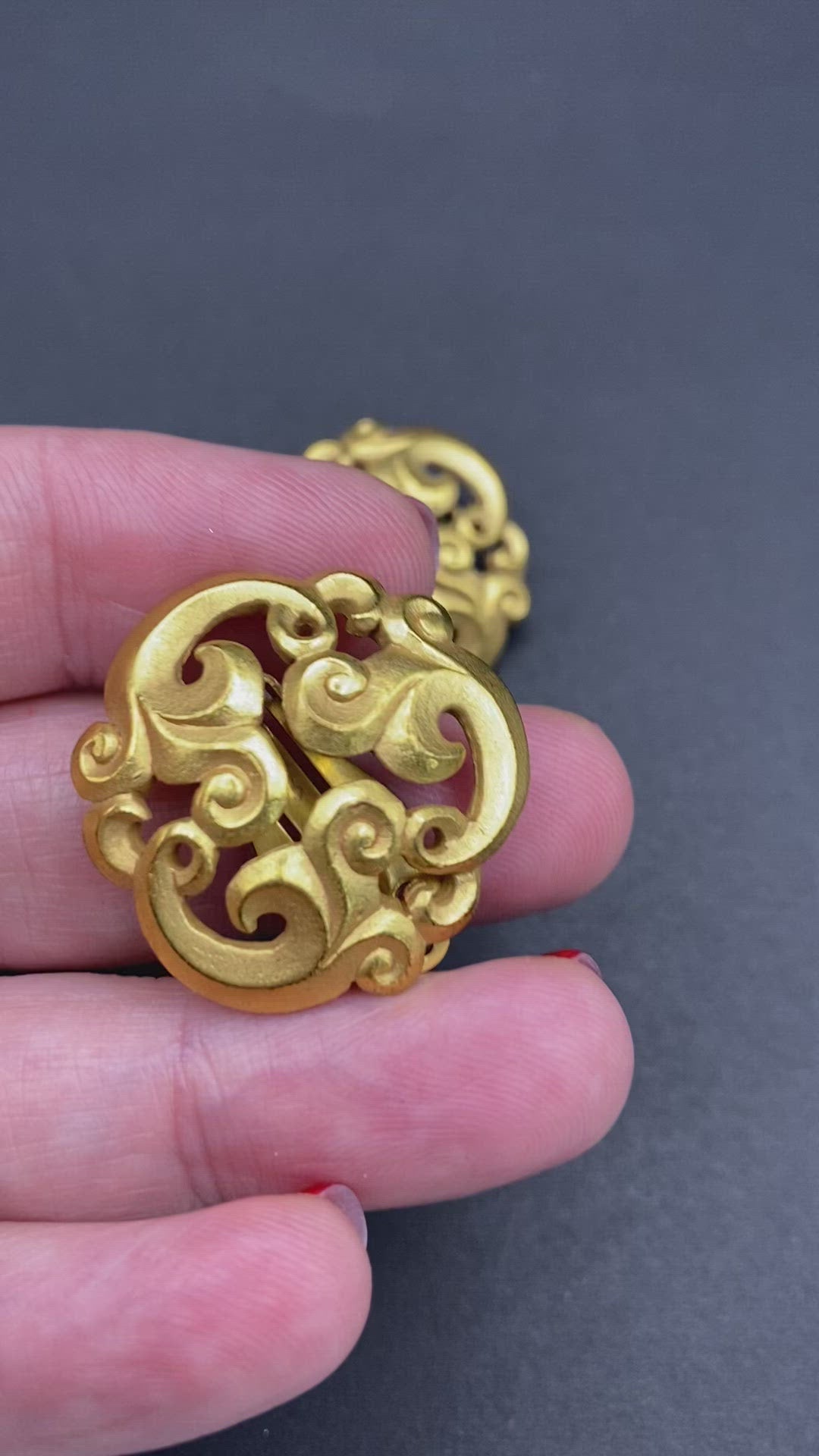 1980s Classic Clip Earrings