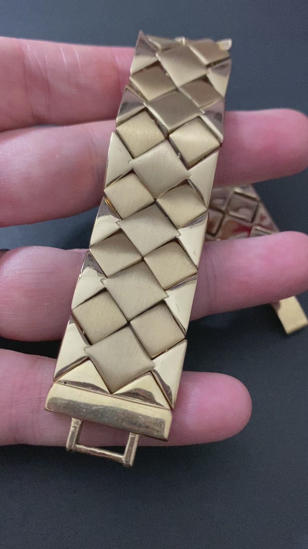 1980s Classic Signed Monet Link Articulated Bracelet
