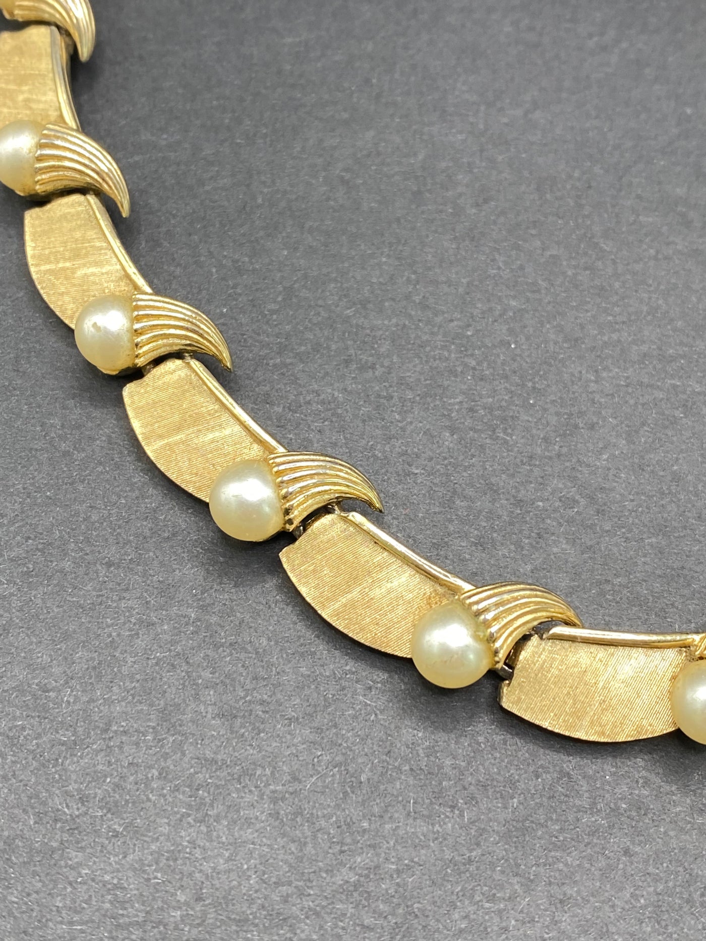 Classic 1950s Vintage Trifari Collar Necklace