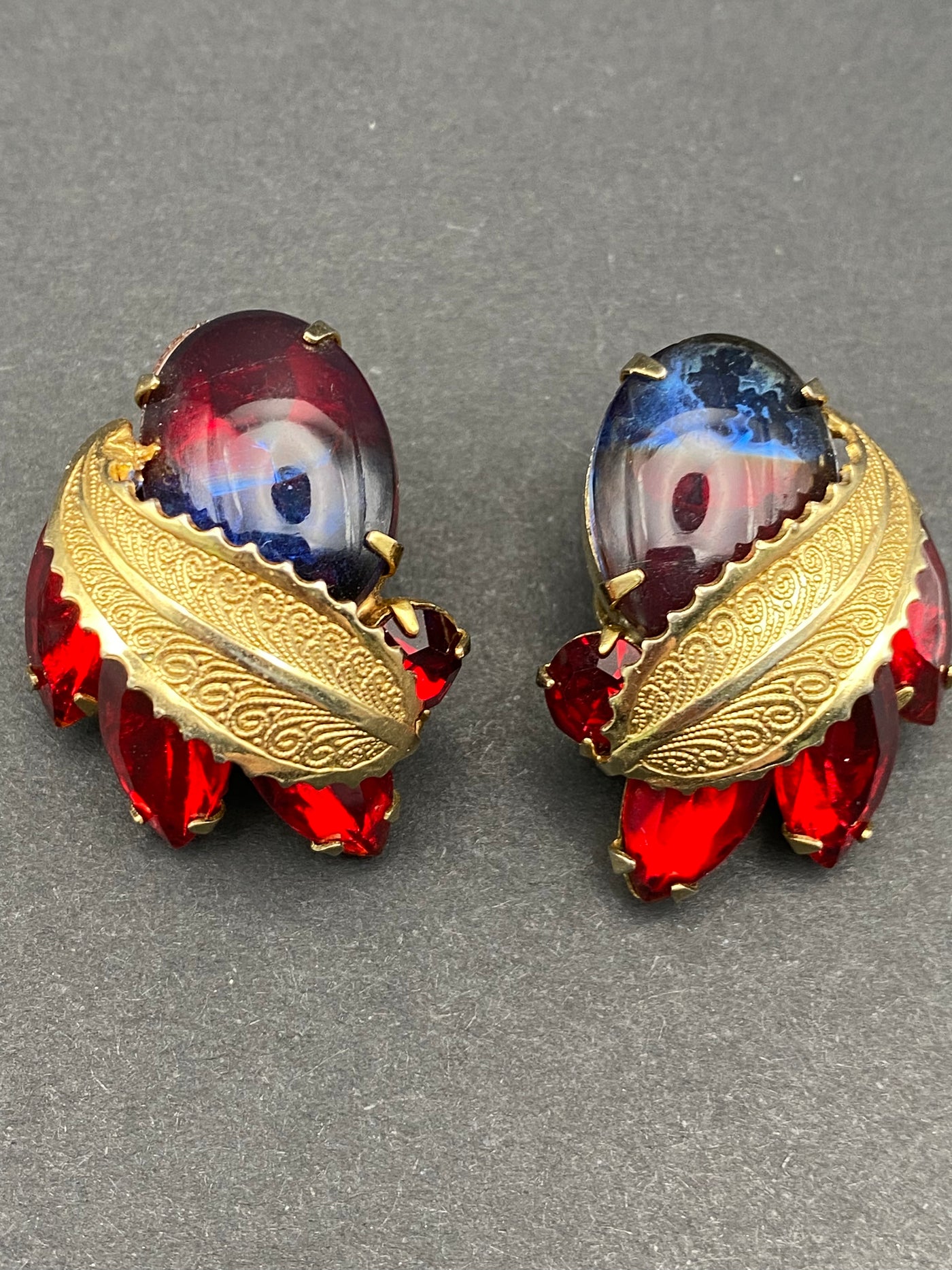 Extravagant Signed Weiss Vintage clip On Earrings