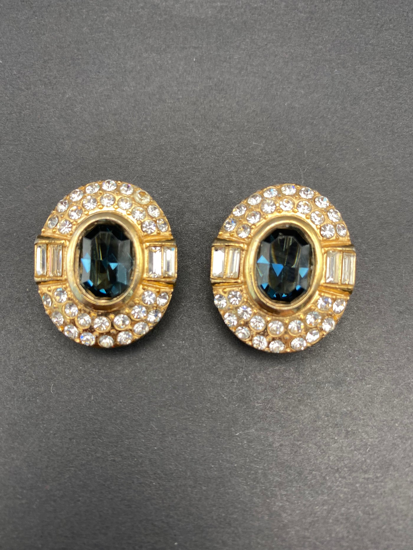 Runway Impressive 1980s Clip On Earrings
