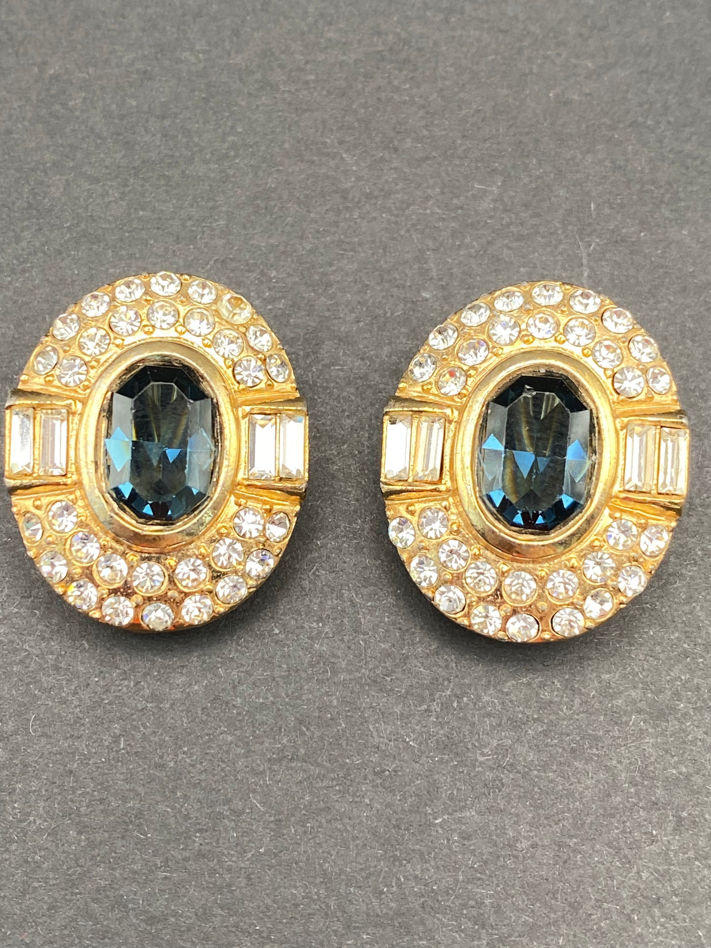 Runway Impressive 1980s Clip On Earrings
