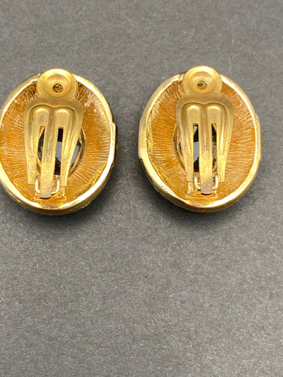 Runway Impressive 1980s Clip On Earrings