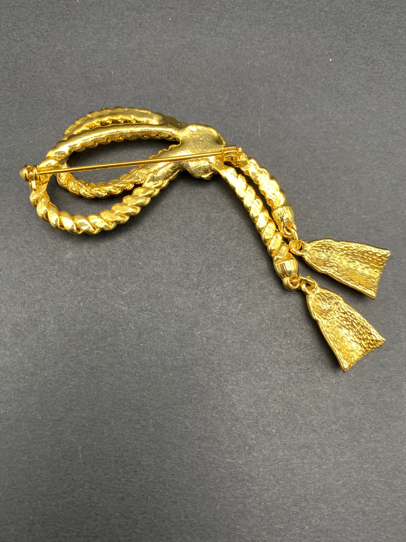 Quality 1980s Knot Brooch