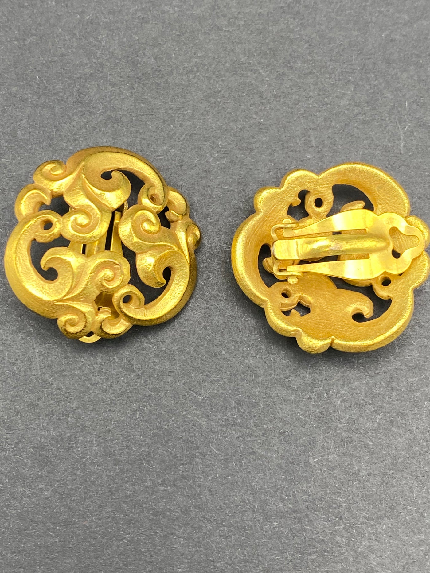 1980s Classic Clip Earrings