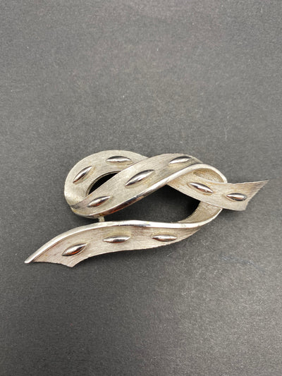 1960s Signed Trifari Silver Metal Knot Brooch