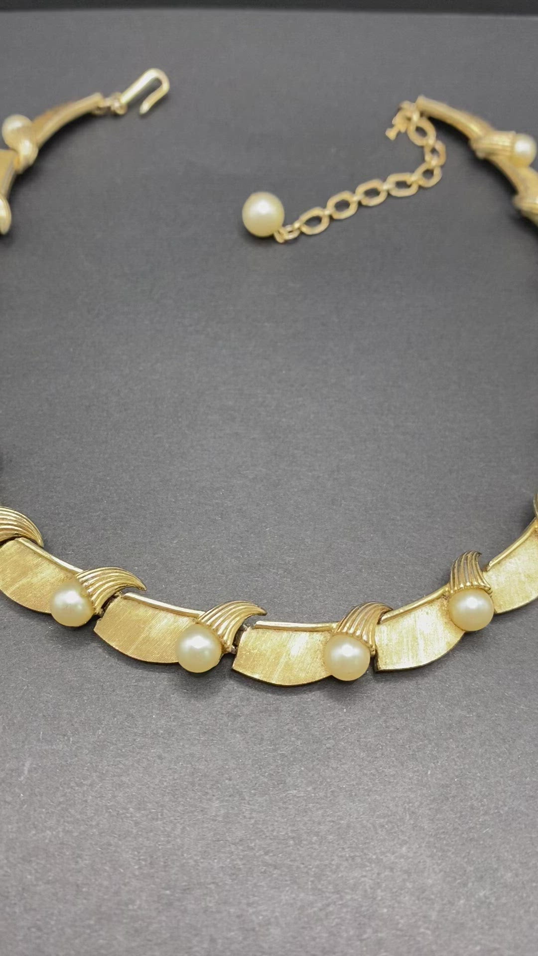 Classic 1950s Vintage Trifari Collar Necklace