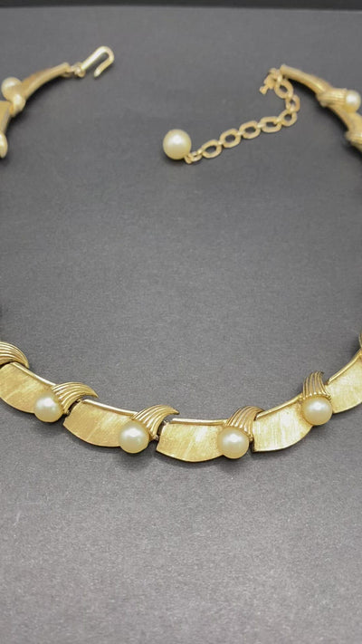 Classic 1950s Vintage Trifari Collar Necklace